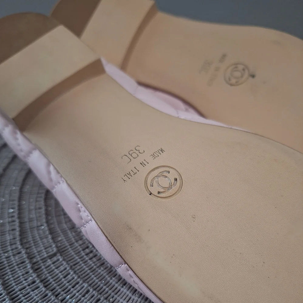 CHANEL Light Pink Quilted Leather Ballet Flats with Bow - Picture 7 of 10